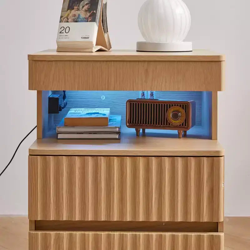 Table de Chevet Moderne en Bois avec 2 Tiroirs, Étagère Ouverte et Station de Charge