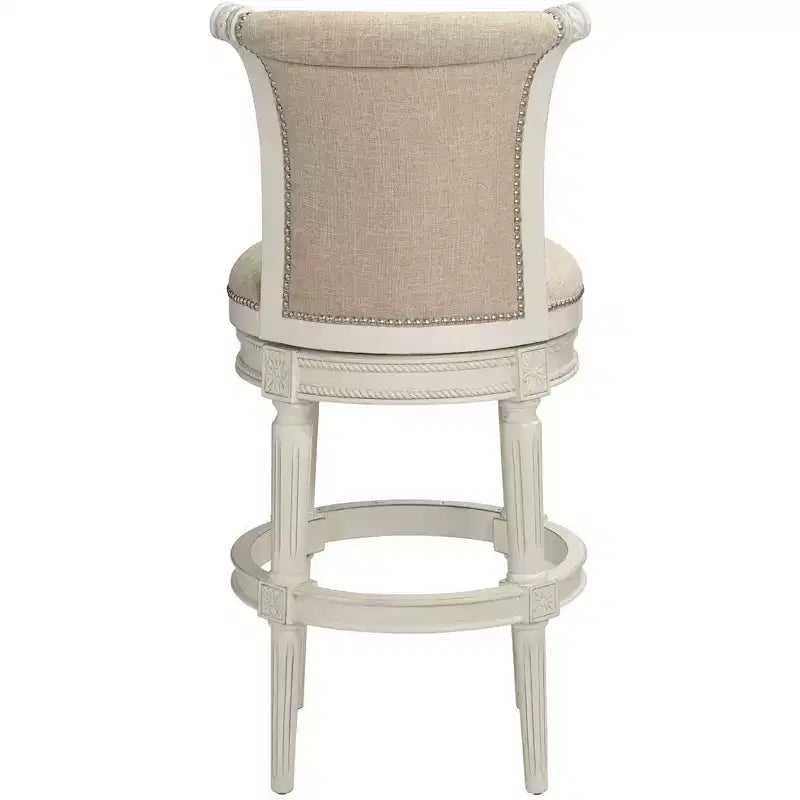 Tabouret de bar pivotant en bois blanc de 77,5 cm de haut, coussin crème à volutes traditionnelles avec dossier et repose-pieds, pour comptoir de cuisine.