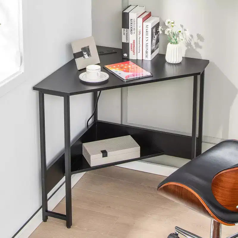 Bureau d'angle triangulaire pour ordinateur Bureau à domicile avec prises de courant Ports USB Noir/Rustique