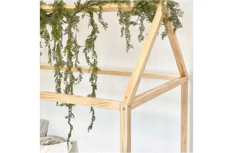 Lit cabane en bois naturel